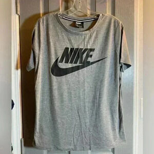 Gray Nike Tshirt. Size Large. From shoulder seam to bottom of shirt it’s 25 1/2”